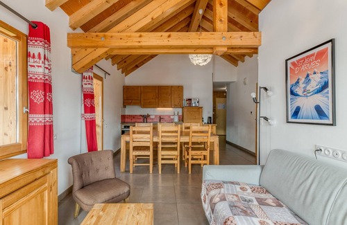 Saint-Jean-d'Arves Apartment | Apartment 'Le Dahut' with Mountain View, Shared Terrace and Wi-Fi