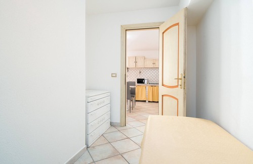 Irgoli Apartment | Apartment 'Le Lantane 2' with Mountain View, Wi-Fi and Air Conditioning