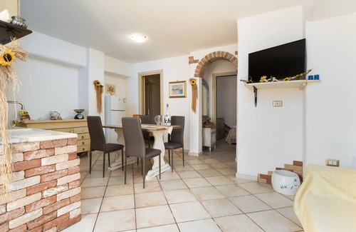 Irgoli Apartment | Apartment 'Le Lantane 2' with Mountain View, Wi-Fi and Air Conditioning