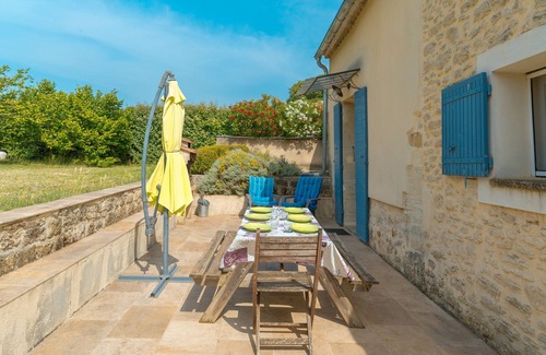 Mallemort Apartment | Apartment 'Le Pas Des Lanciers' with Shared Pool, Private Terrace and Private Garden