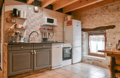Chanaz Apartment | Apartment 'Le Portougais, À Chanaz' with Wi-Fi and Air Conditioning