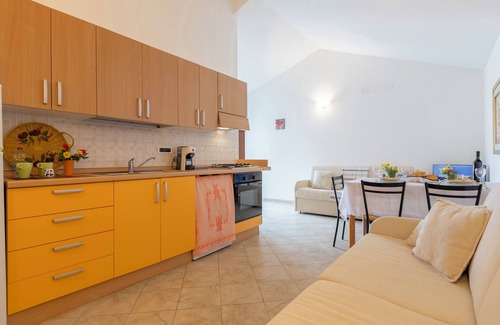 La Ciaccia Apartment | Apartment 'Le Residenze Di Anna' with Sea View, Shared Pool and Air Conditioning