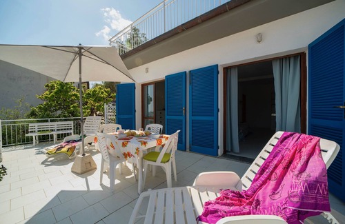 Cavoli Apartment | Apartment "Le Sirene Bilo 1" with Sea View, Terrace and Wi-Fi