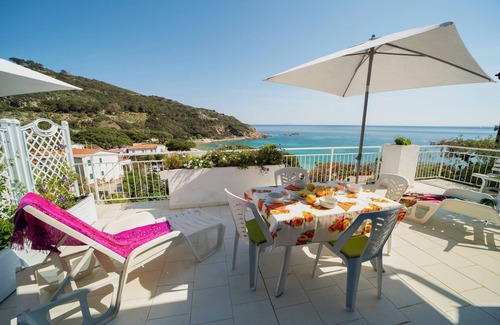 Cavoli Apartment | Apartment "Le Sirene Bilo 1" with Sea View, Terrace and Wi-Fi
