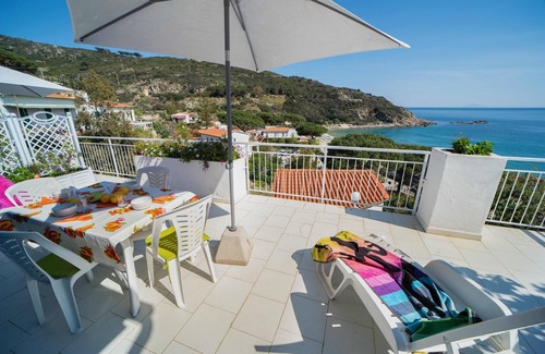 Cavoli Apartment | Apartment "Le Sirene Bilo 1" with Sea View, Terrace and Wi-Fi
