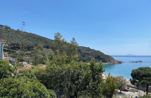 Cavoli Apartment | Apartment 'Le Sirene Mono 3' with Private Terrace, Wi-Fi and Air Conditioning