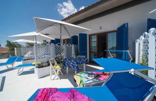 Cavoli Apartment | Apartment 'Le Sirene Mono 7' with Shared Terrace, Wi-Fi and Air Conditioning