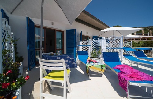 Cavoli Apartment | Apartment 'Le Sirene Mono 7' with Shared Terrace, Wi-Fi and Air Conditioning