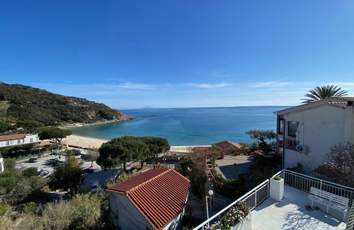 Cavoli Apartment | Apartment 'Le Sirene Mono 7' with Shared Terrace, Wi-Fi and Air Conditioning