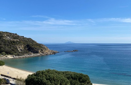 Cavoli Apartment | Apartment 'Le Sirene Mono 9' with Shared Terrace, Wi-Fi and Air Conditioning