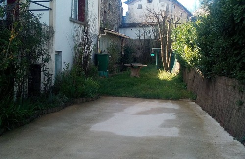 Le Vigan Apartment | Apartment 'Le Vigan' with Shared Garden and Wi-Fi