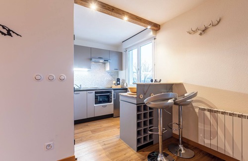 Albertville Apartment | Apartment 'Les Cèdres Bleus' with Mountain View and Balcony