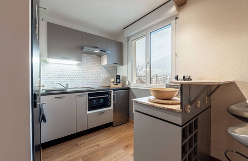 Albertville Apartment | Apartment 'Les Cèdres Bleus' with Mountain View and Balcony