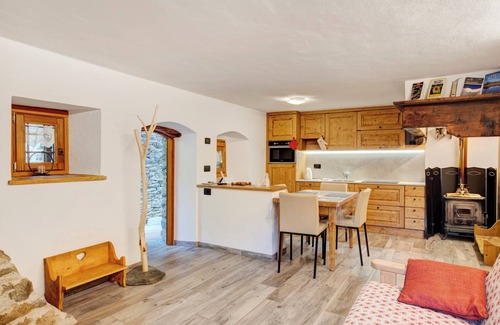 Valsavarenche Apartment | Apartment 'Les Cles - Genepy' with Mountain View, Balcony and Wi-Fi