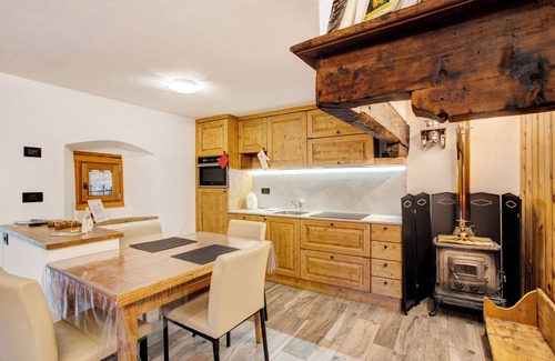 Valsavarenche Apartment | Apartment 'Les Cles - Genepy' with Mountain View, Balcony and Wi-Fi