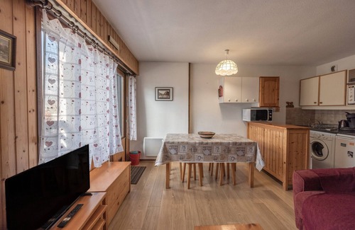 Samoens Apartment | Apartment 'Les Dorines - 6 Pers - Immoclean' with Mountain View, Balcony and Wi-Fi