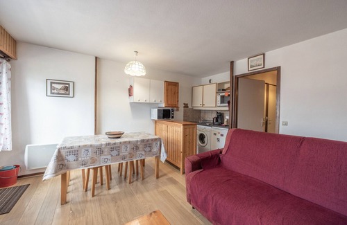 Samoens Apartment | Apartment 'Les Dorines - 6 Pers - Immoclean' with Mountain View, Balcony and Wi-Fi