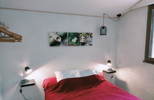 Aire-sur-l'Adour Apartment | Apartment "Les Marcheurs Blancs" with Shared Garden & Wi-Fi