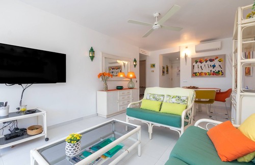 Platja d'Aro Apartment | Apartment 'Les Magnolies' with Sea Views, Wi-Fi and Air Conditioning