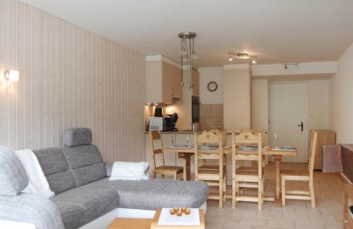 Saint-Pierre-de-Clages Apartment | Apartment Les Platanes F4