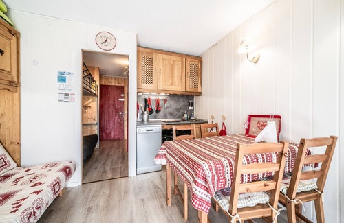 Le Praz de Lys Apartment | Apartment 'Les Pralyssimes 462' with Mountain View, Private Terrace and Wi-Fi