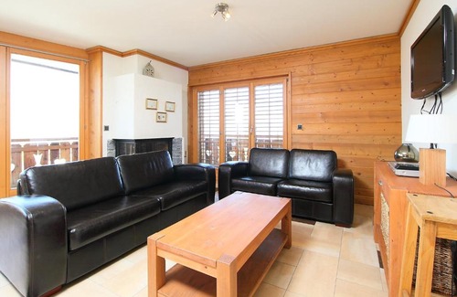 Saint-Pierre-de-Clages Apartment | Apartment Les Terrasses du Paradis 5a by Interhome