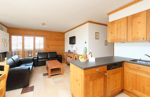 Saint-Pierre-de-Clages Apartment | Apartment Les Terrasses du Paradis 5a by Interhome