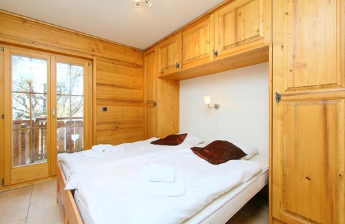 Saint-Pierre-de-Clages Apartment | Apartment Les Terrasses du Paradis 5a by Interhome