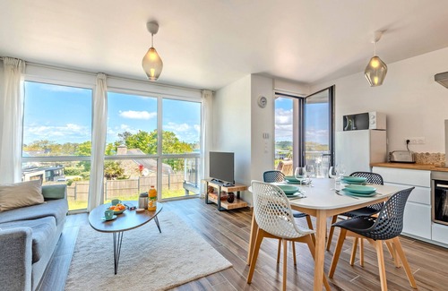 L'Aber Vrac'h Apartment | Apartment 'Les Terrasses De La Palud' with Sea View and Private Terrace
