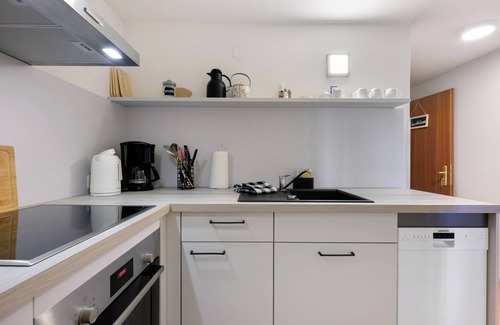 Westerhever Apartment | Apartment 'Leuchtturm' with Shared Terrace and Shared Garden