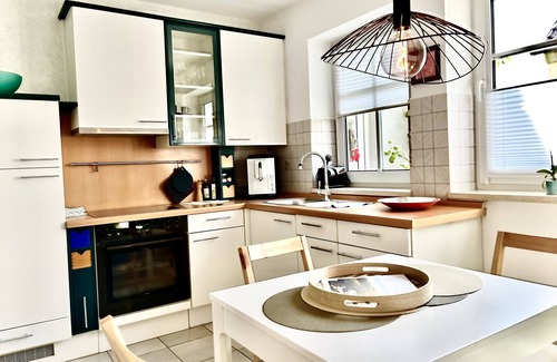 Bastheim Apartment | Apartment 'Lichte Wohnung Zum Wohlfühlen' with Balcony and Wi-Fi