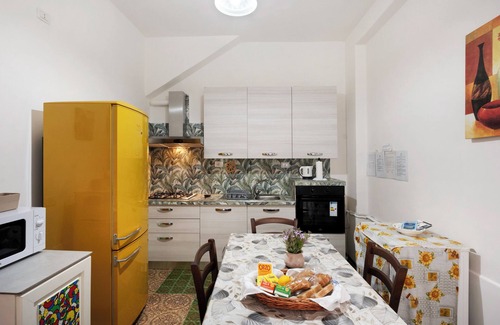 San Lazzaro Apartment | Apartment 'Licia' with Sea View, Shared Terrace and Wi-Fi