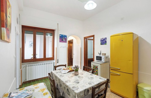 San Lazzaro Apartment | Apartment 'Licia' with Sea View, Shared Terrace and Wi-Fi