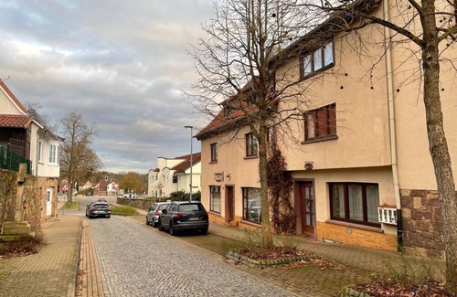 Fritzlar Apartment | Apartment Lila Zimmer - Ferienwohnungen Alter Frisörsalon