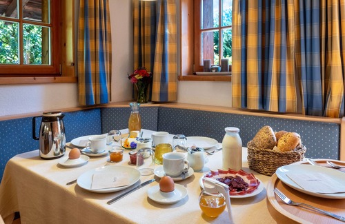 Sarntal Apartment | Apartment "Linde - Fiechterhof" with Shared Open Terrace, Garden & Wi-Fi