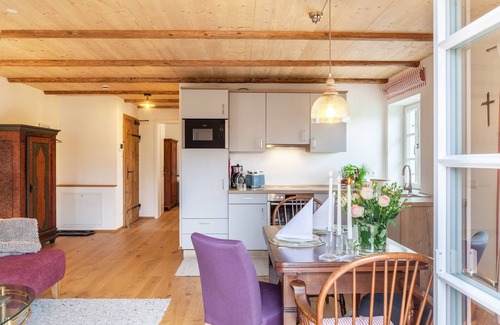 Rottenbuch Apartment | Apartment 'Lisbeth' with Shared Garden, Balcony and Wi-Fi