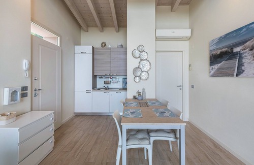 Pulciano Apartment | Apartment "Little Paradise Lake Garda" with Shared Pool & Wi-Fi
