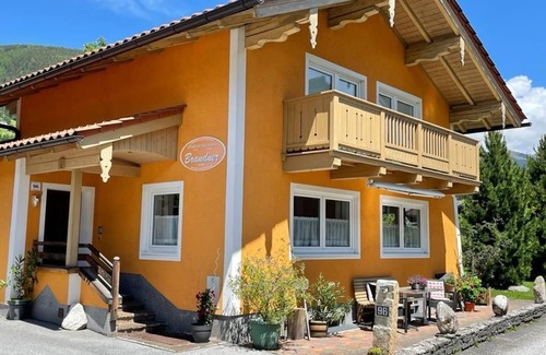 Muhlbach im Pinzgau Apartment | Apartment/living room/bedroom/shower, WC - Appartements und Ferienhaus Brandner