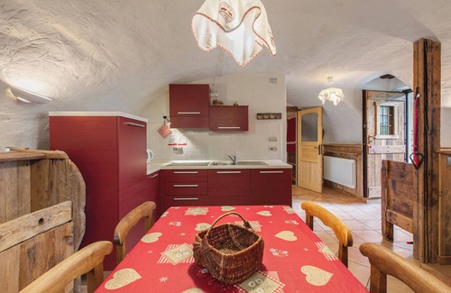 Charvensod Apartment | Apartment 'Lo Baou' with Shared Terrace, Shared Garden and Wi-Fi