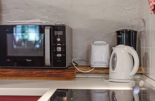 Charvensod Apartment | Apartment 'Lo Baou' with Shared Terrace, Shared Garden and Wi-Fi