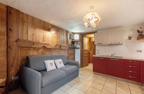 Charvensod Apartment | Apartment 'Lo Trapey' with Shared Terrace, Shared Garden and Wi-Fi
