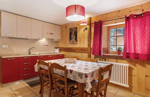 Charvensod Apartment | Apartment 'Lo Trapey' with Shared Terrace, Shared Garden and Wi-Fi