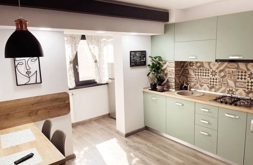 Braila Apartment | Apartment located on Cuza Boulevard, right in the old center of the city.