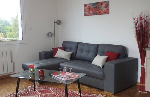 Jonzac Apartment | Apartment located on the 1st floor of a small residence with four