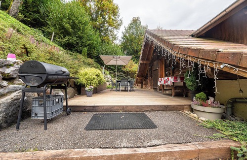 Les Clefs Apartment | Apartment 'Locdecharme' with Mountain View, Private Terrace and Wi-Fi