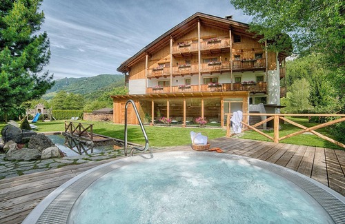 Valle Aurina Apartment | Apartment "Löfflerblick A Kellerkopf" with Mountain View, Wi-Fi & Jacuzzi