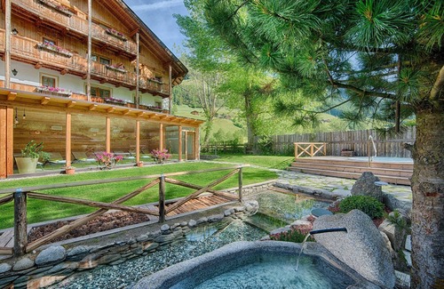 Valle Aurina Apartment | Apartment "Löfflerblick B Plus Hochfeiler" with Mountain View, Wi-Fi, Sauna & Jacuzzi