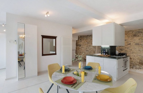 Casanova Lerrone Apartment | Apartment 'Loggia Oliveto' with Mountain View, Wi-Fi and Air Conditioning