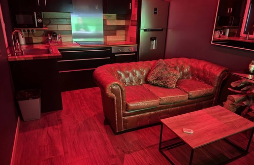 Caderousse Apartment | Apartment 'Love Room - Rhôna' with Wi-Fi and Air Conditioning