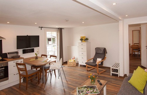 Finnentrop Apartment | Apartment 'Löwenzahn' with Shared Garden, Balcony and Wi-Fi